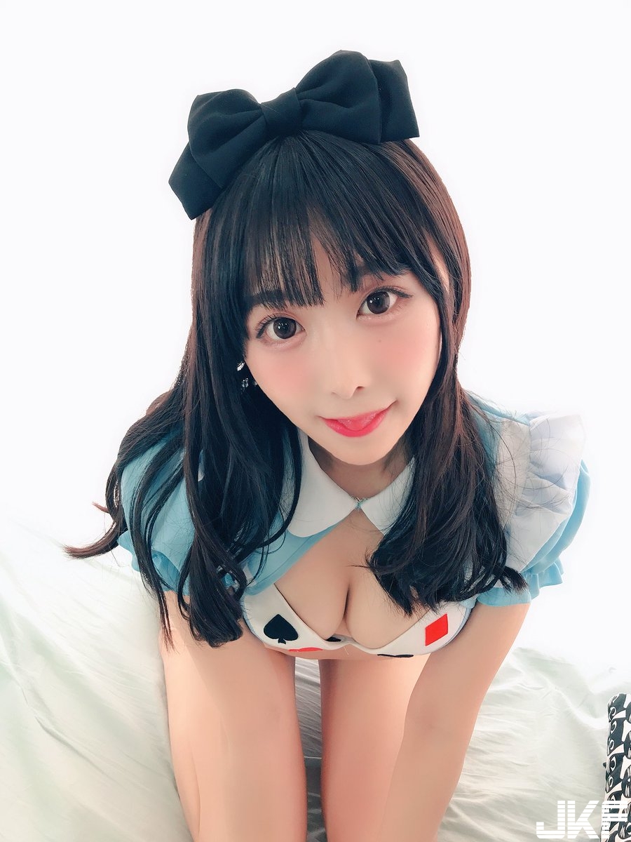 身高170公分！推特話題「童顏巨乳大隻馬」泳裝解禁　胸上「大奶痣」就是性感