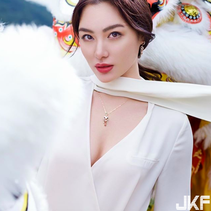 正妹麻豆氣場好強大，叉腰時「酥胸蹦出」，眼睛離不開了！