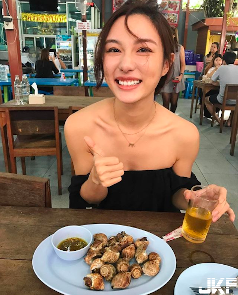 正妹麻豆氣場好強大，叉腰時「酥胸蹦出」，眼睛離不開了！