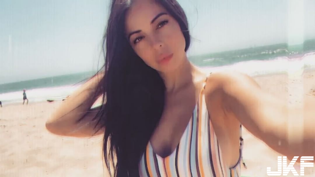 墨西哥火辣主持 Jimena Sanchez 目光該擺在哪 - 歐美美女 -