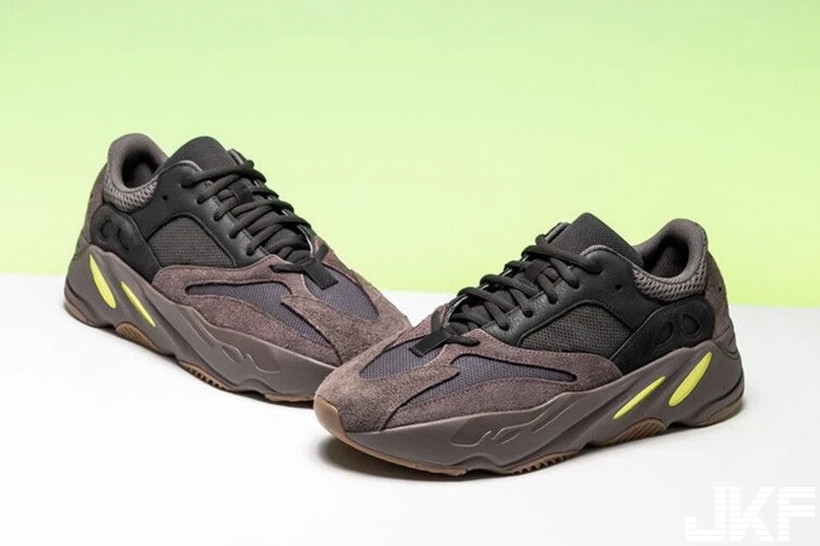 https_%2F%2Fhk.hypebeast.com%2Ffiles%2F2018%2F10%2Fadidas-yeezy-boost-700-mauve-.jpg