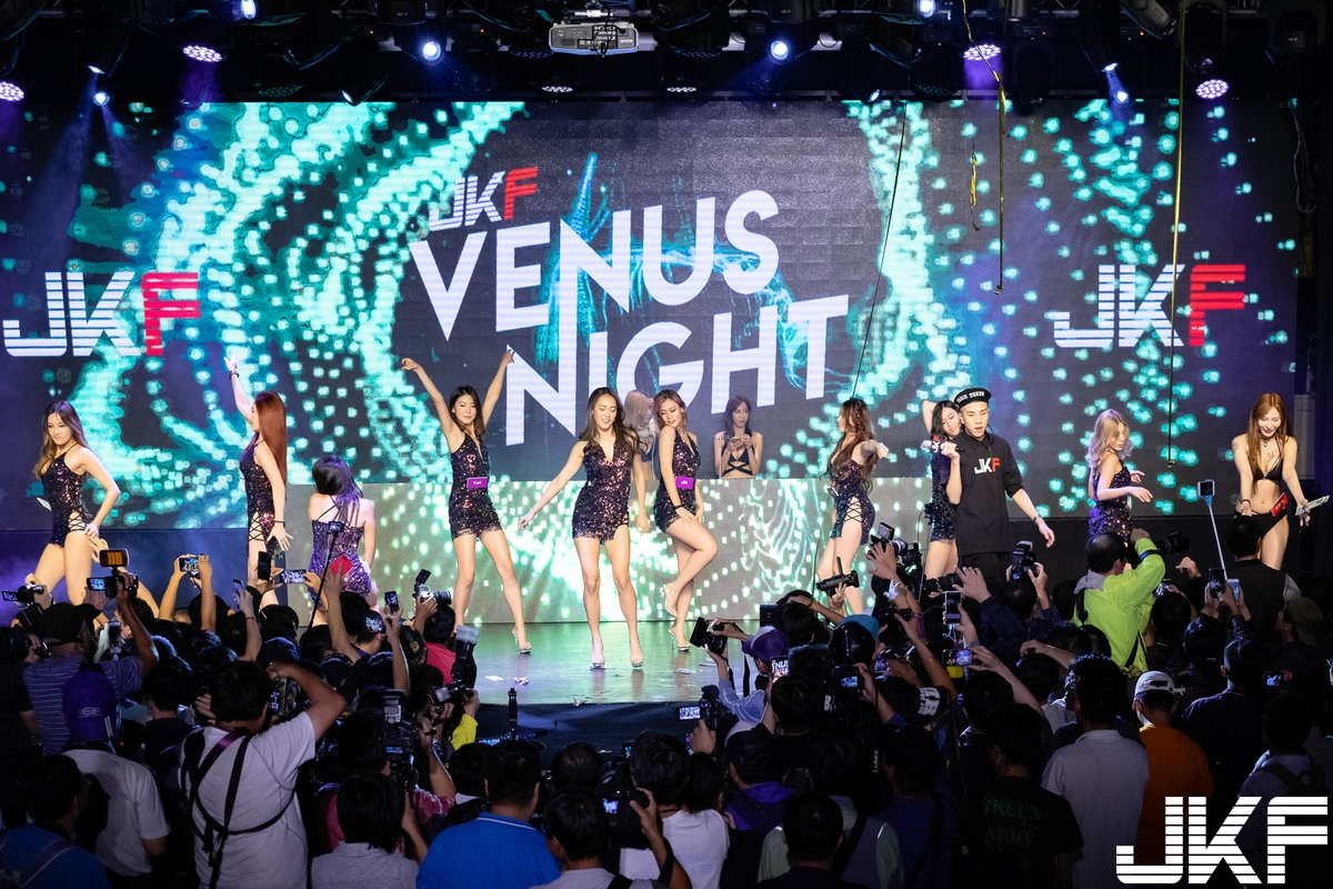 好嗨！女神之夜「JKF Queens」火辣開場，超性感電臀舞辣暈粉絲！