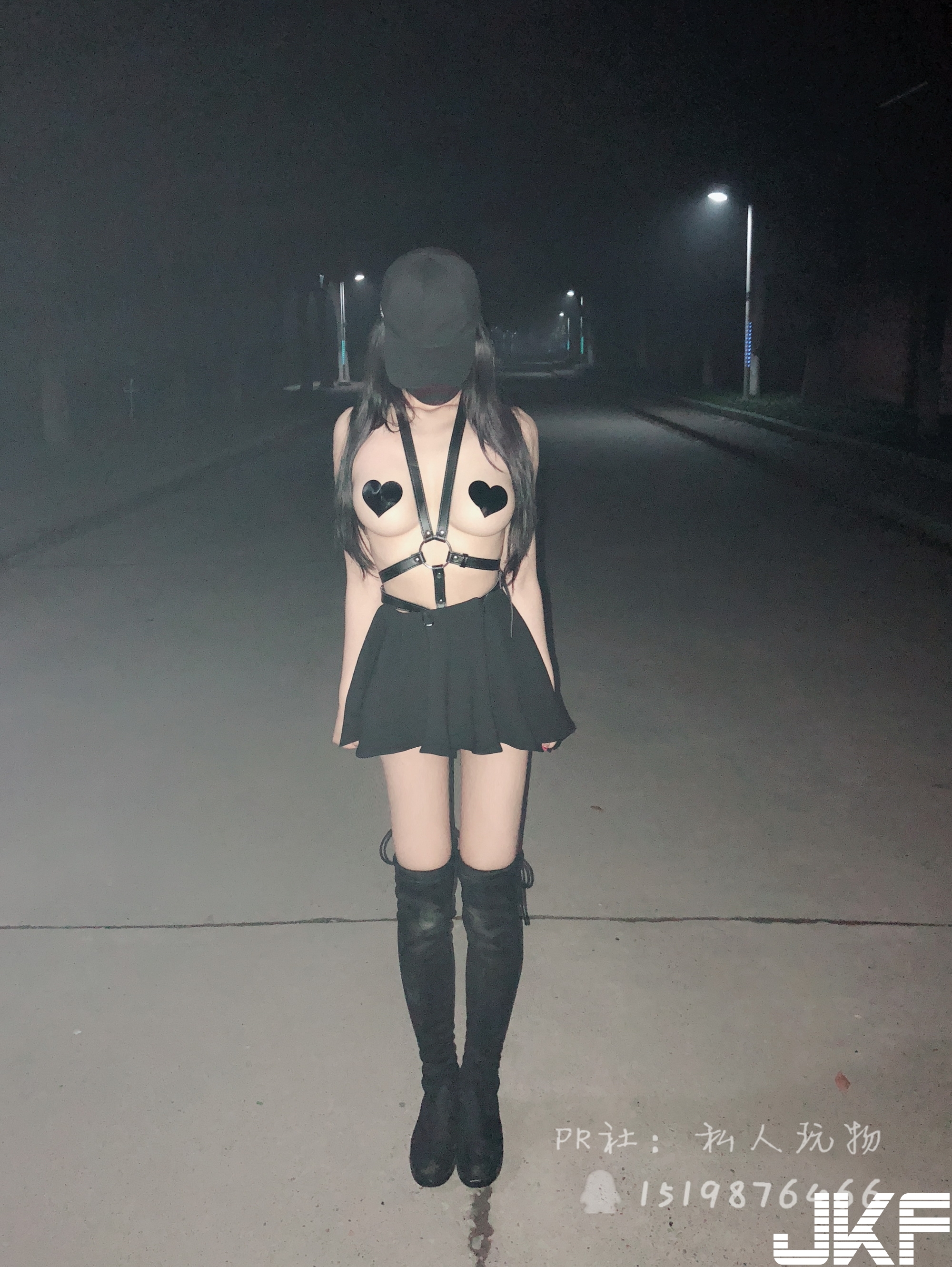 私 人 玩 物 - 遊 園 驚 夢(野 外 露 出) - 貼 圖 - 絲 襪 美 腿 