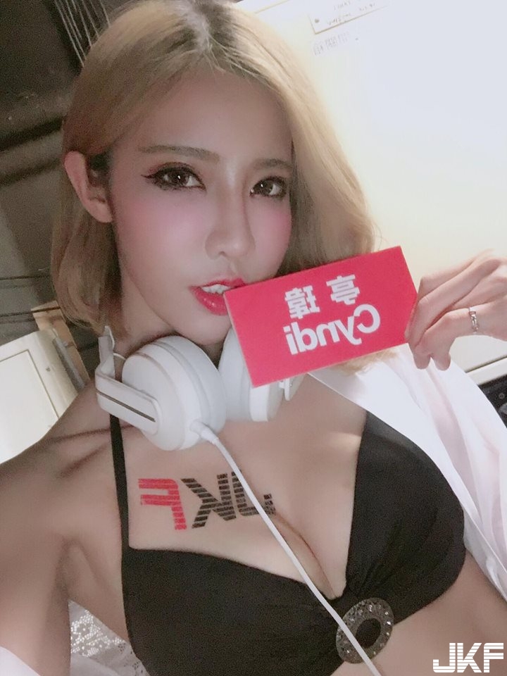 騷辣DJ「Cyndi亭瑋」巨乳刷盤咚吱咚吱　羞談「初體驗」內心彷彿在衝撞