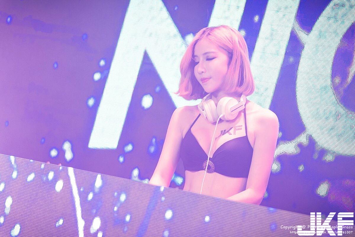 騷辣DJ「Cyndi亭瑋」巨乳刷盤咚吱咚吱　羞談「初體驗」內心彷彿在衝撞