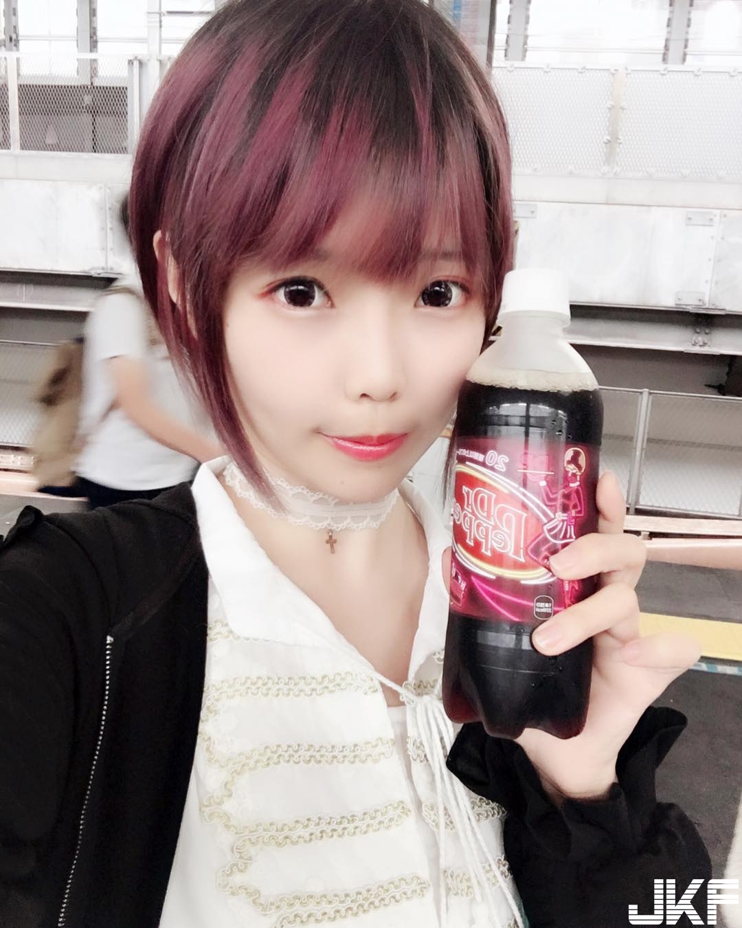 沒有明日花還有明日香　激萌「爆乳Coser」小露酥胸，又甜又辣讓人受不了