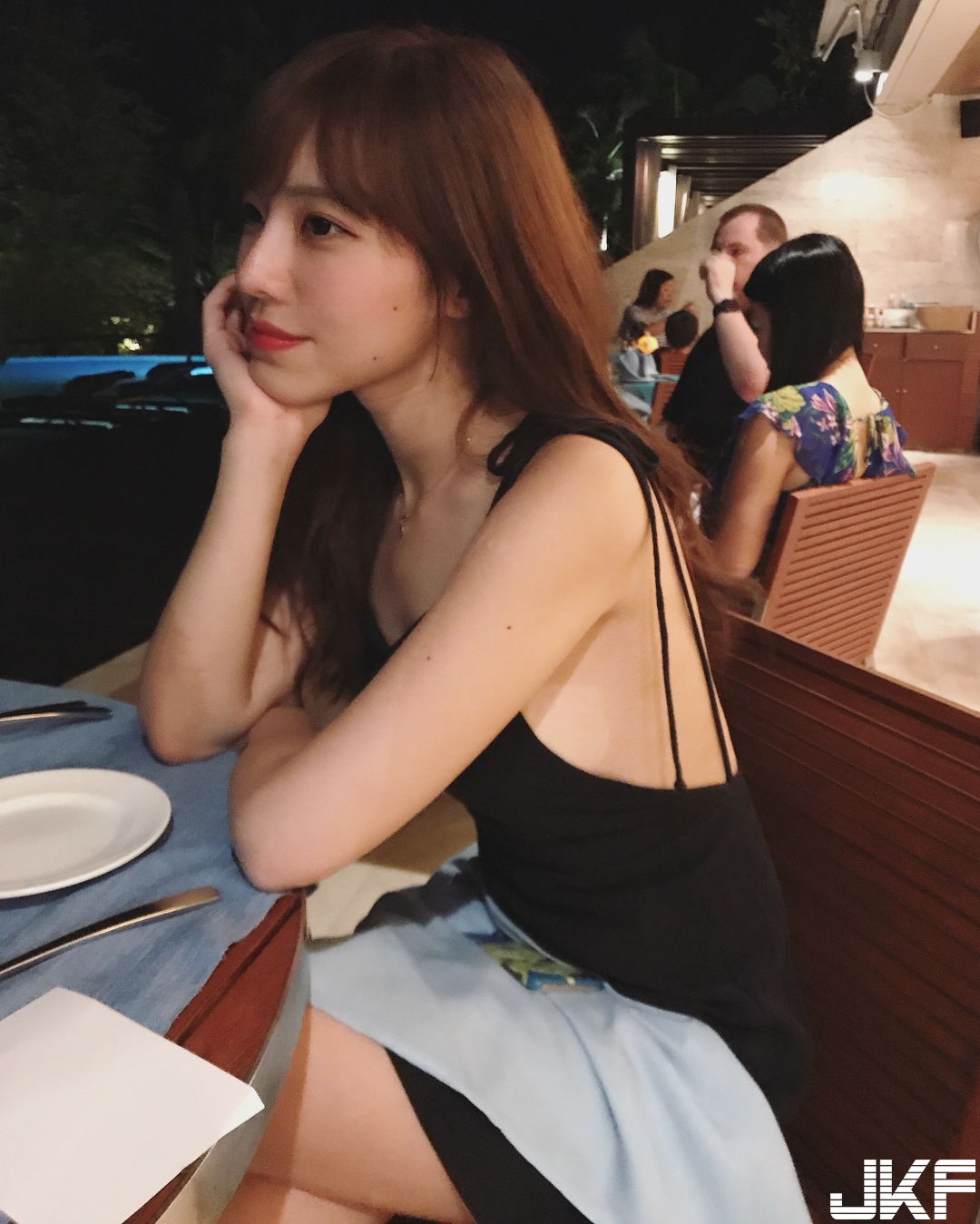 氣質「正妹畫家」竟然有飽滿美乳身材　比基尼都快被撐壞掉了啦