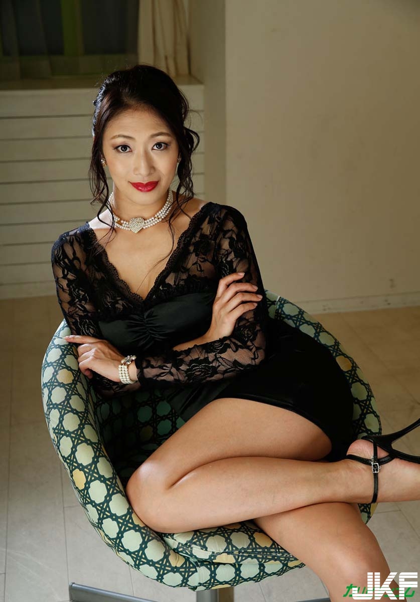 擁抱漂亮的屁股 小早川憐子 - 貼圖 - 性感激情 -