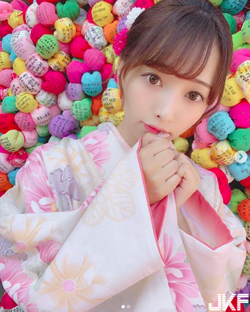 好甜～迪士尼正妹「酥胸外露」，萌萌風格少女心爆表！