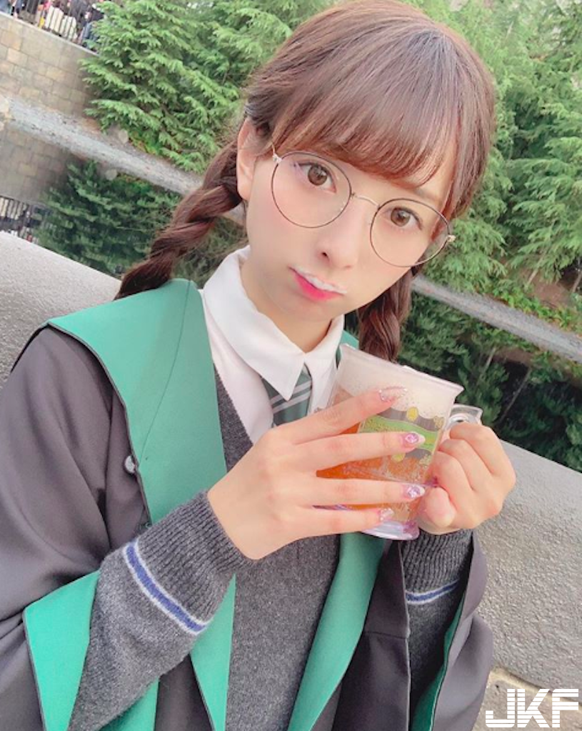 好甜～迪士尼正妹「酥胸外露」，萌萌風格少女心爆表！