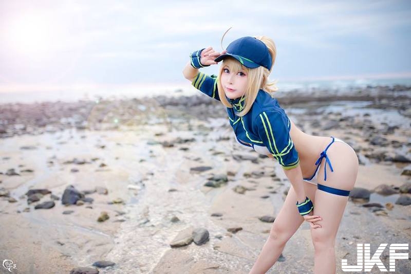 台灣 cosplayer 好精緻！海邊秀出「美乳翹臀」，極品身材真的太狂！