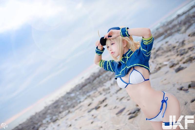 台灣cosplayer好精緻！海邊秀出「美乳翹臀」，極品身材真的太狂！