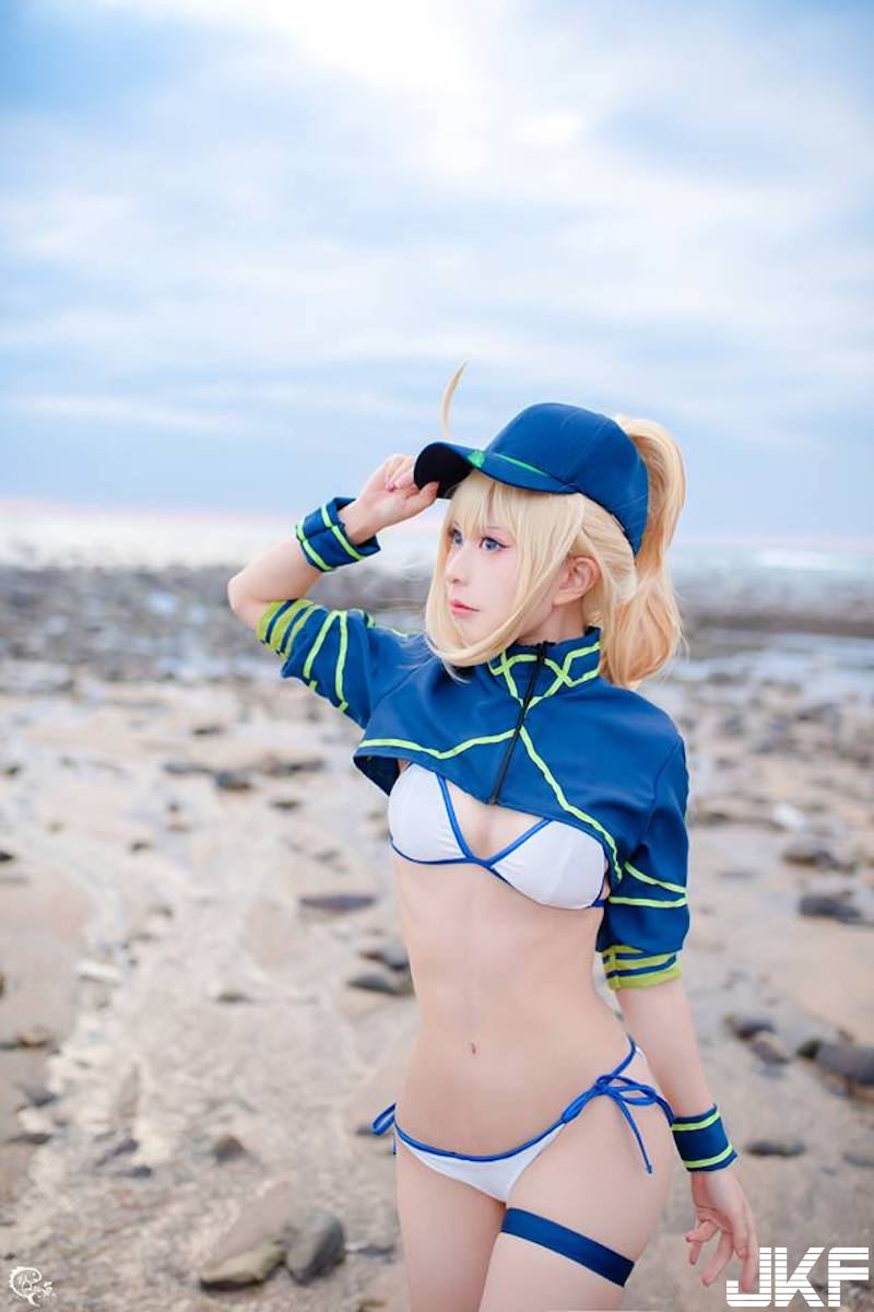 台灣cosplayer好精緻！海邊秀出「美乳翹臀」，極品身材真的太狂！