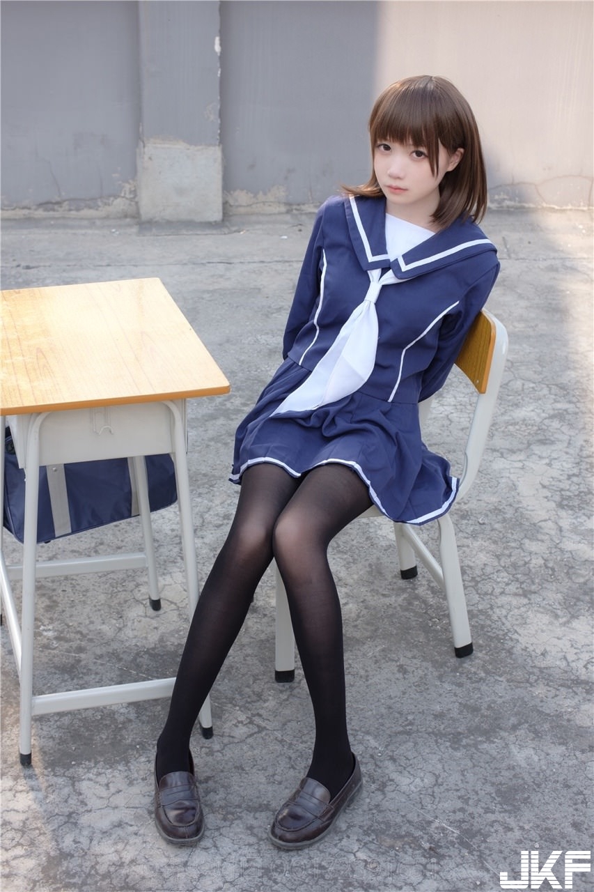 腿控看過來！美腿 Coser 課後一對一調教　超暴力「制服+黑絲」組合&#8230;看到就想射了