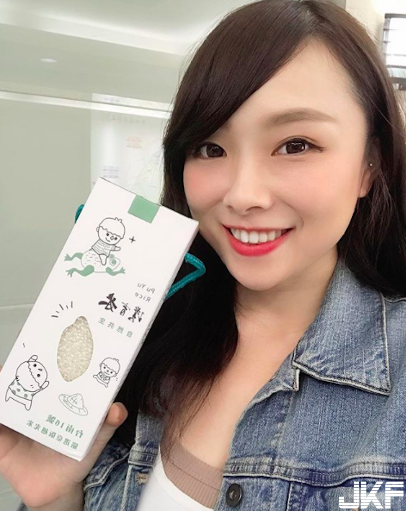 電台超兇女DJ！浮潛時露出「深V事業線」，畫面好震撼啊！