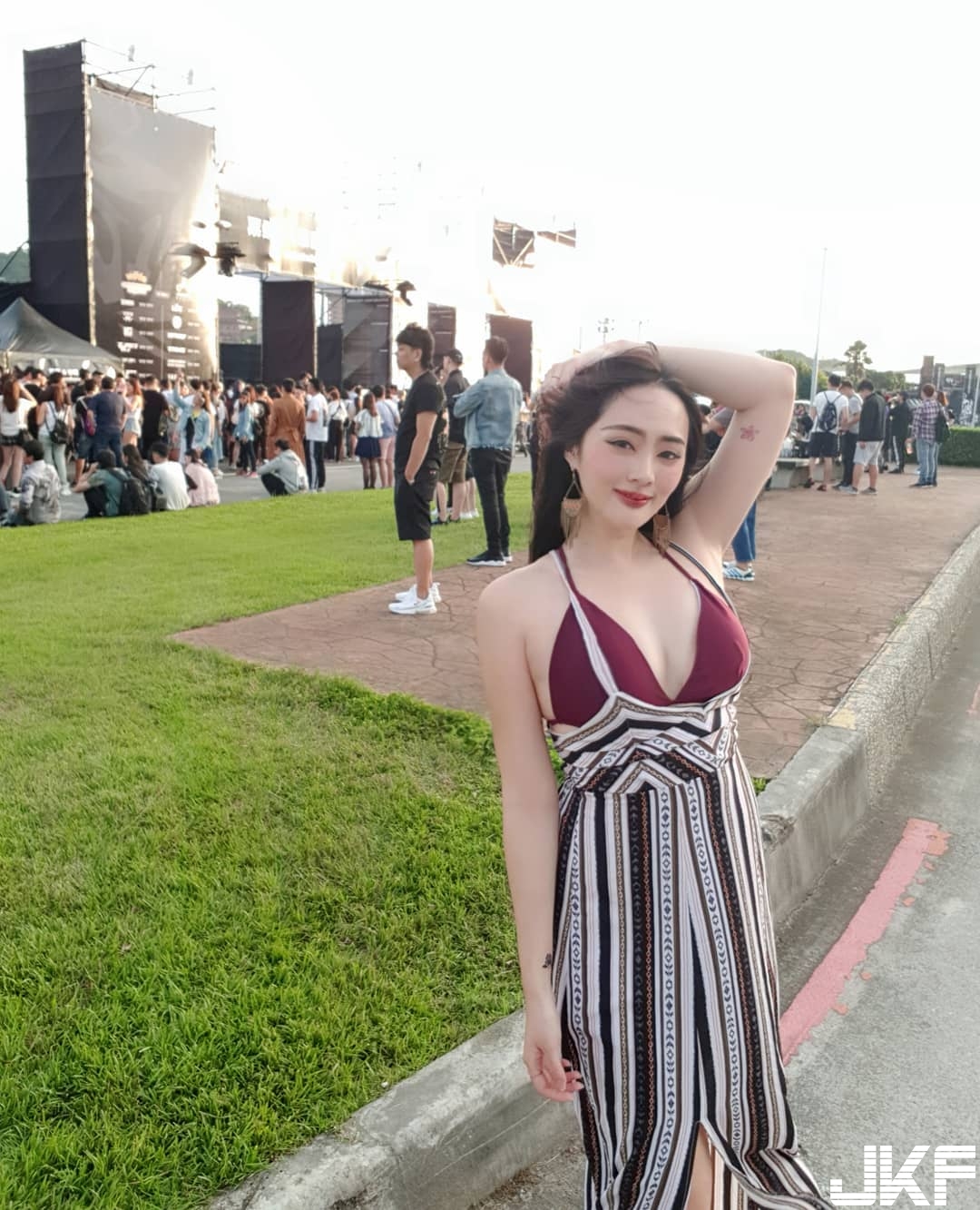 尺度是什麼我不明白！正妹護士「屁股蛋全都露」台灣就是需要這種人才！