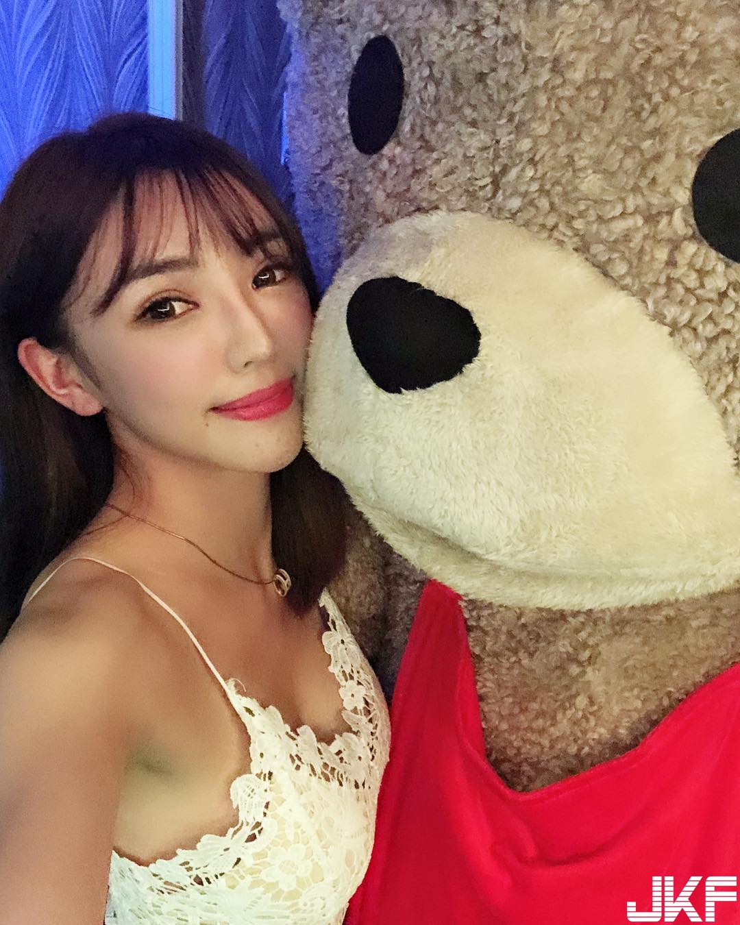 出國就是要耍性感～正妹「陳咖喀」海島比尼超可愛，「渾圓爆乳」火辣到狗狗不敢直視&#8230;