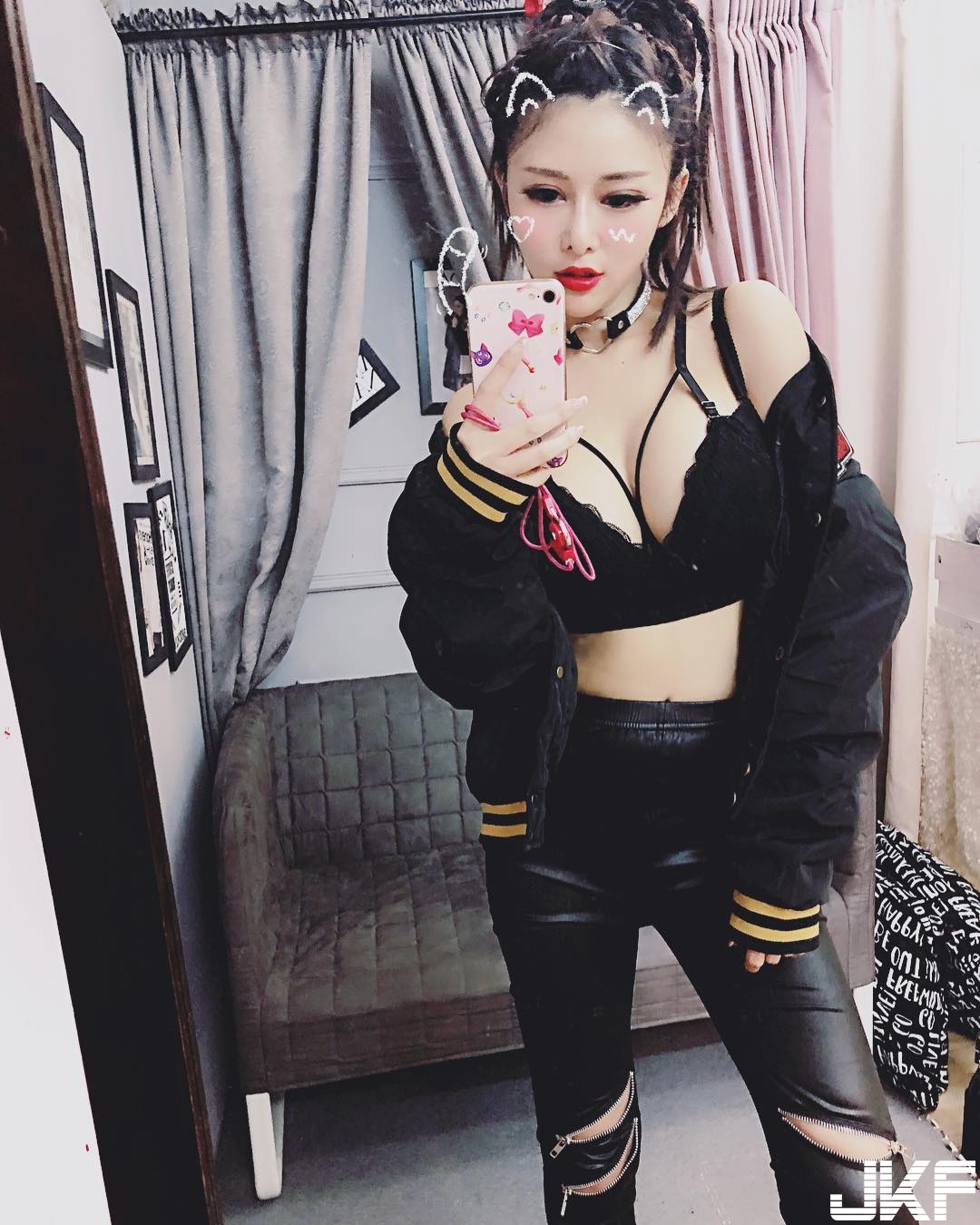 打電玩也要爆乳，「巨乳貓娘」甜心幫安希帶你體驗乳香十足的遊戲時光