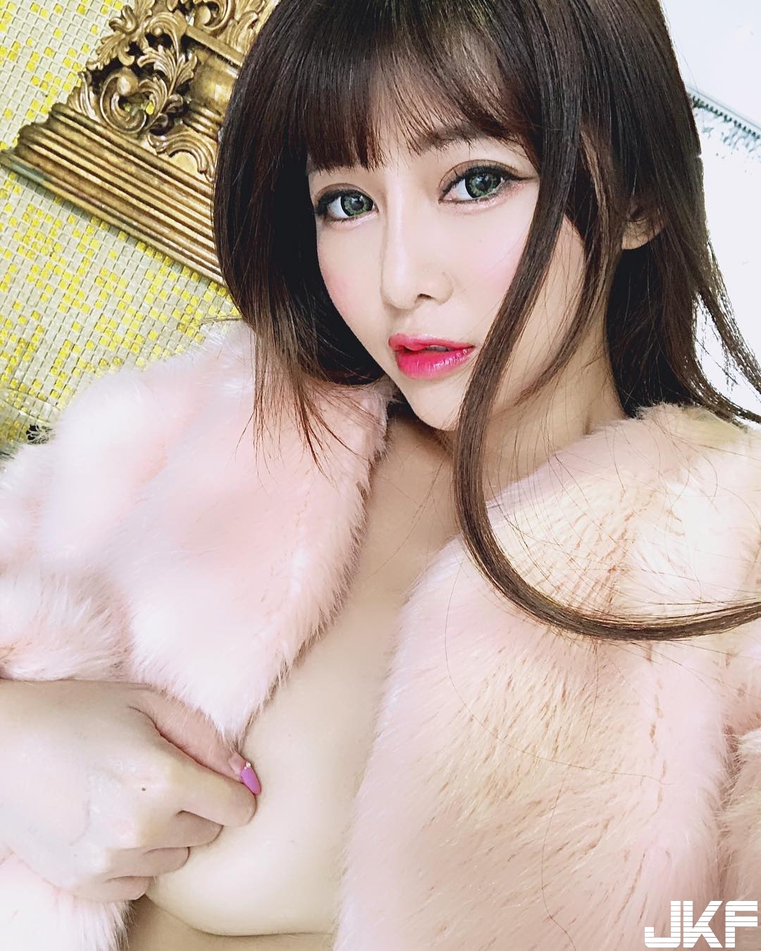 性感小野貓「安希」昏暗夜店偷使壞　女神之夜爆乳畫面沒有極限！