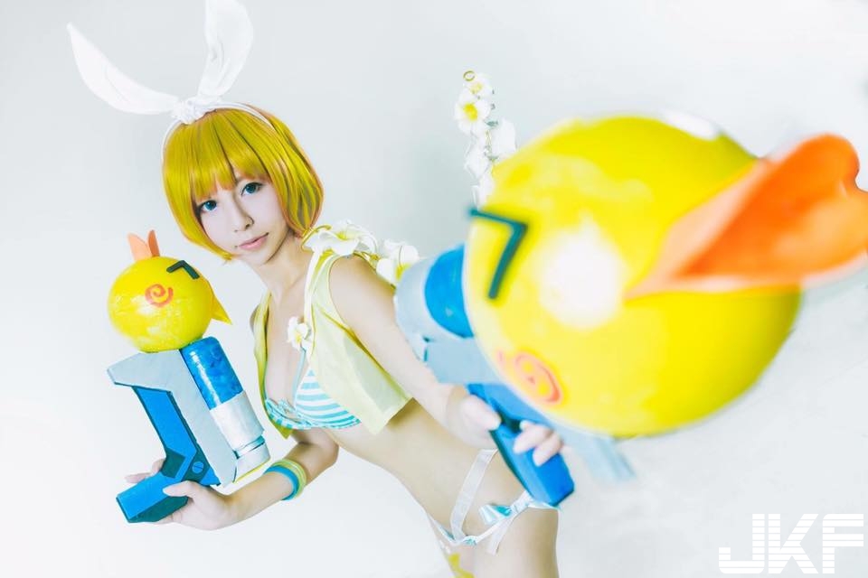 爆乳Coser「星諠ㄒㄩㄢ」騷扮初音未來　「全裸入鏡」只用膠帶黏重點部位