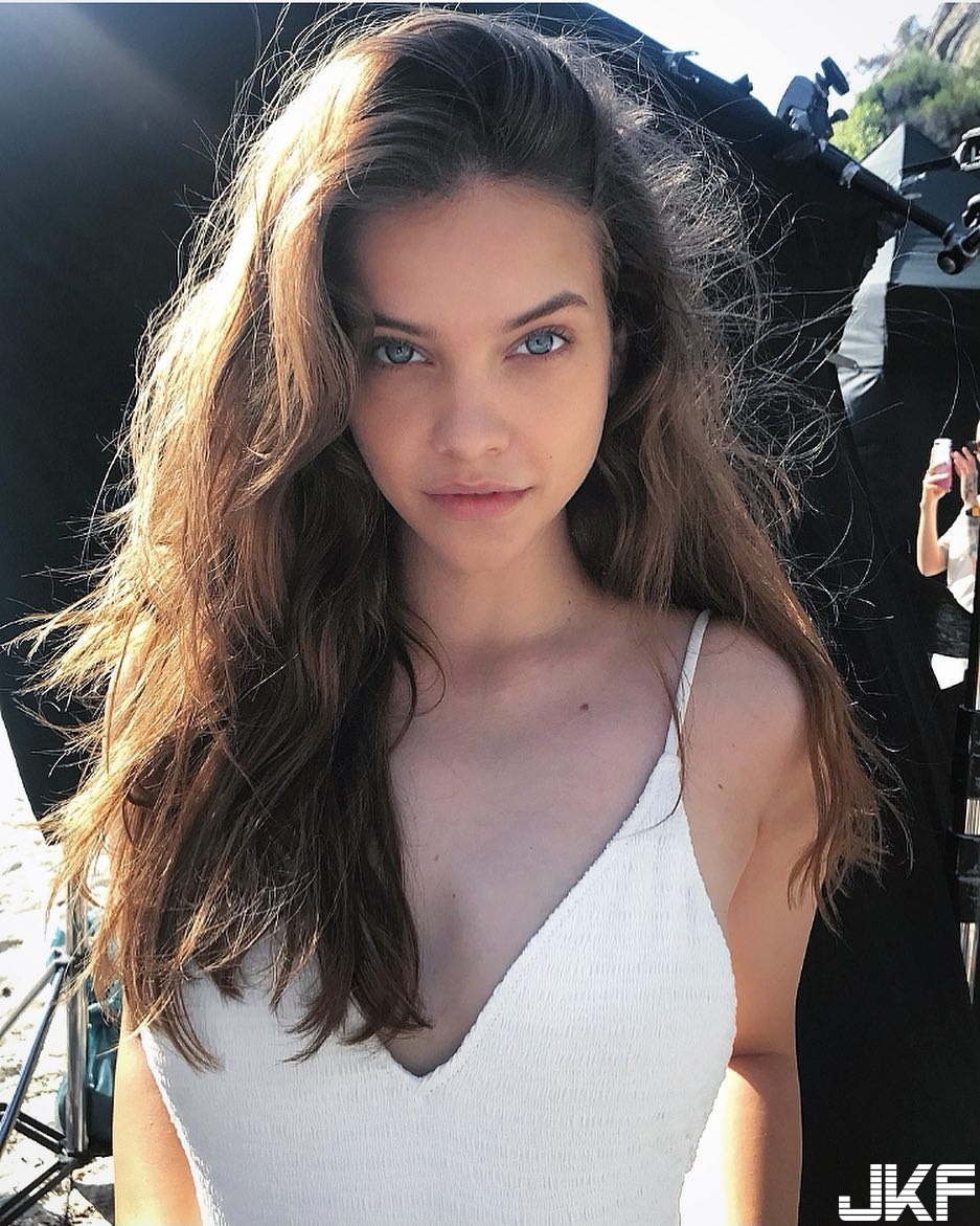 貓眼性感小惡魔！「Barbara Palvin」的火辣美體，對到眼就把你吸入無限黑洞！