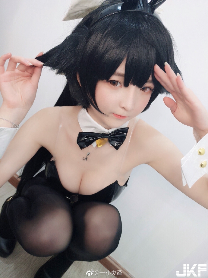 知名Coser「一小央澤」白皙嫩乳身材　根本就是真人版性愛娃娃！