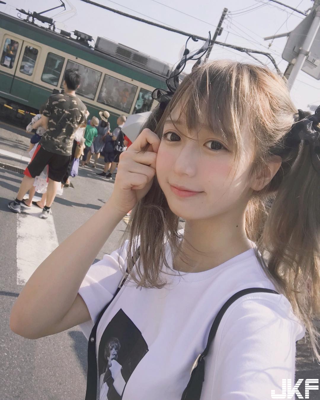 這隻兔子我想抱回家！「巨乳正妹」Yami不論何時都要展露大奶奶，果然乳香濃啊！