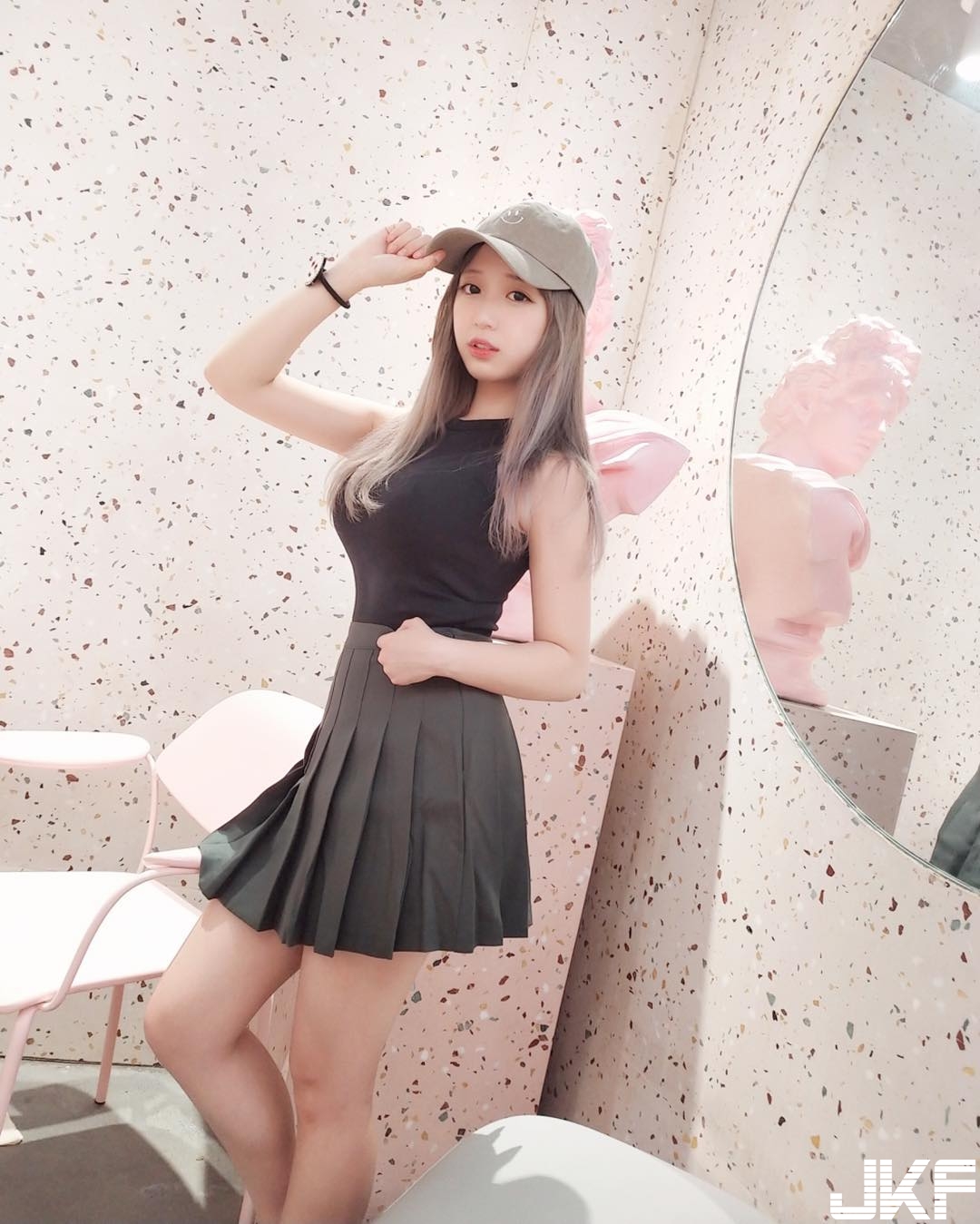 這隻兔子我想抱回家！「巨乳正妹」Yami不論何時都要展露大奶奶，果然乳香濃啊！