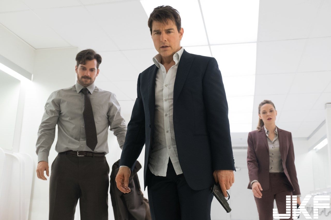 mission-impossible-fallout-bathroom_1532613716903.jpg