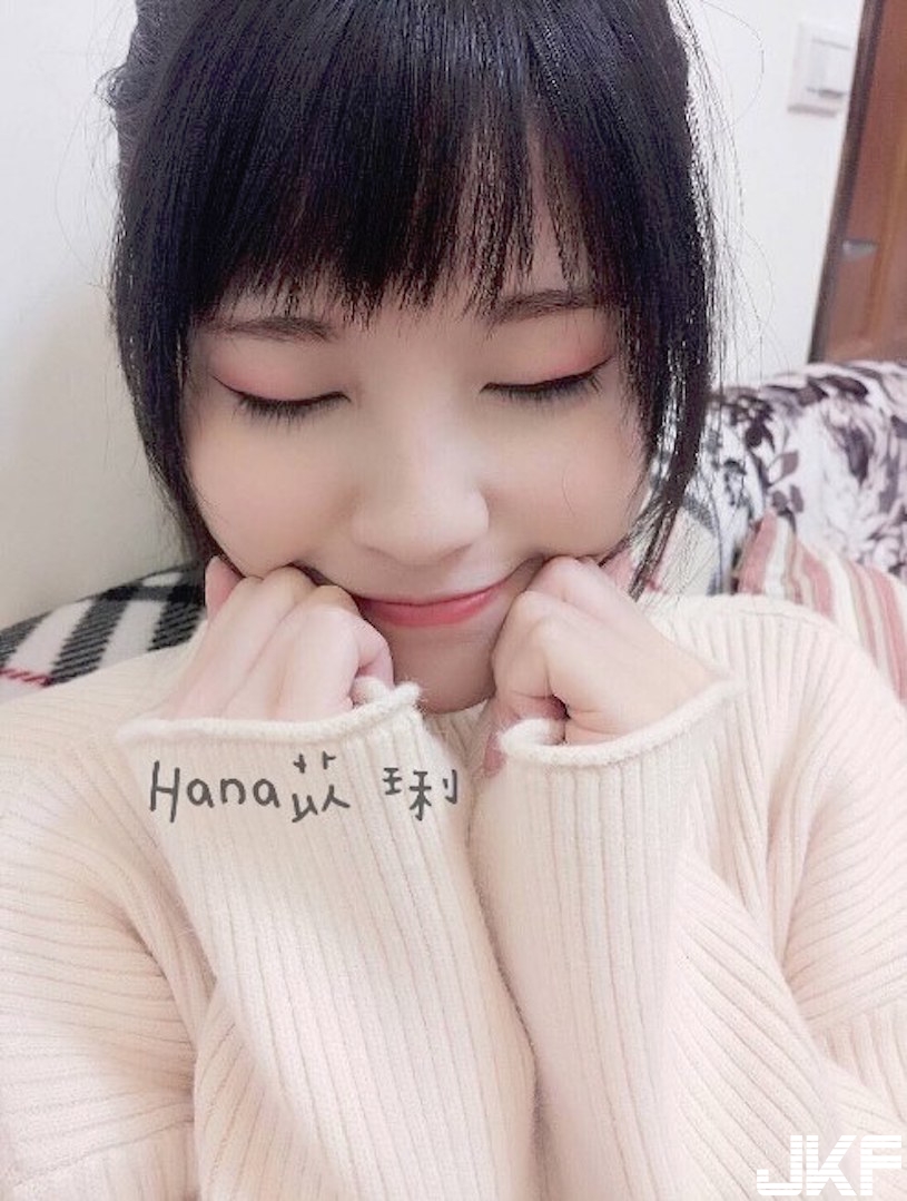 這溝深不見底呀！嫩妹紙「苡琍 &#8211; Hana」性感沒有極限，自拍照「雄偉深溝」太猛啦～