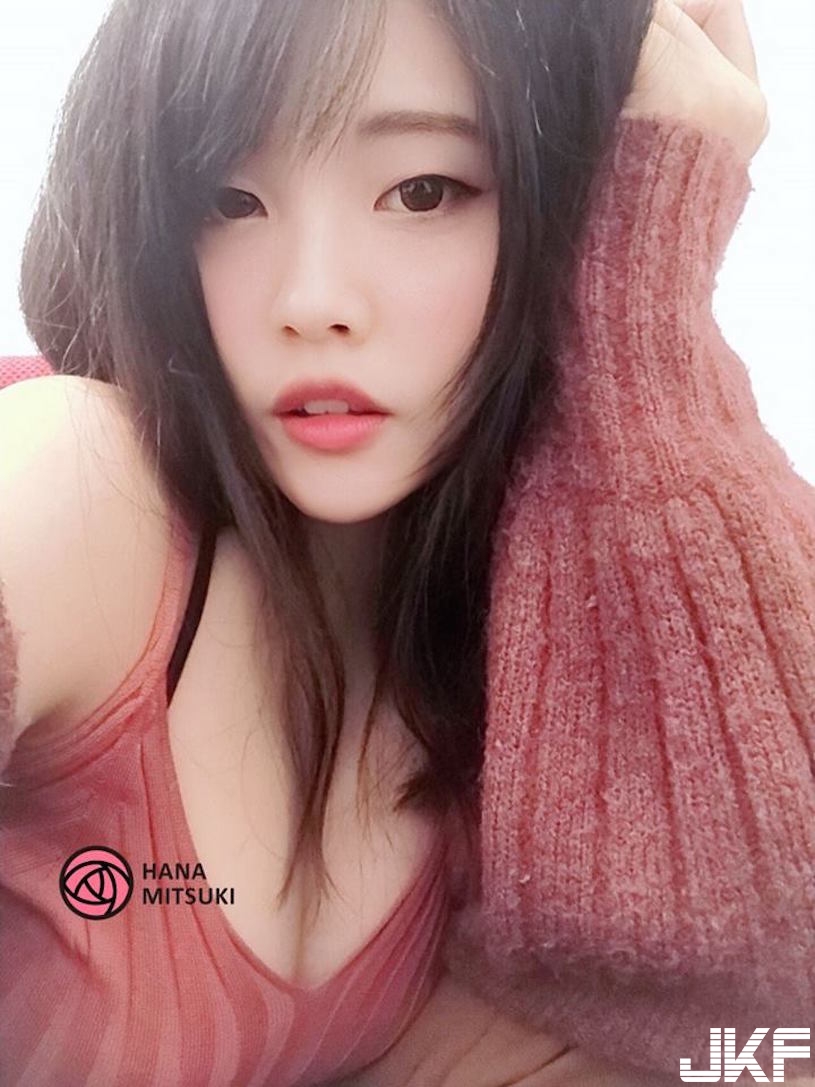 這溝深不見底呀！嫩妹紙「苡琍 &#8211; Hana」性感沒有極限，自拍照「雄偉深溝」太猛啦～