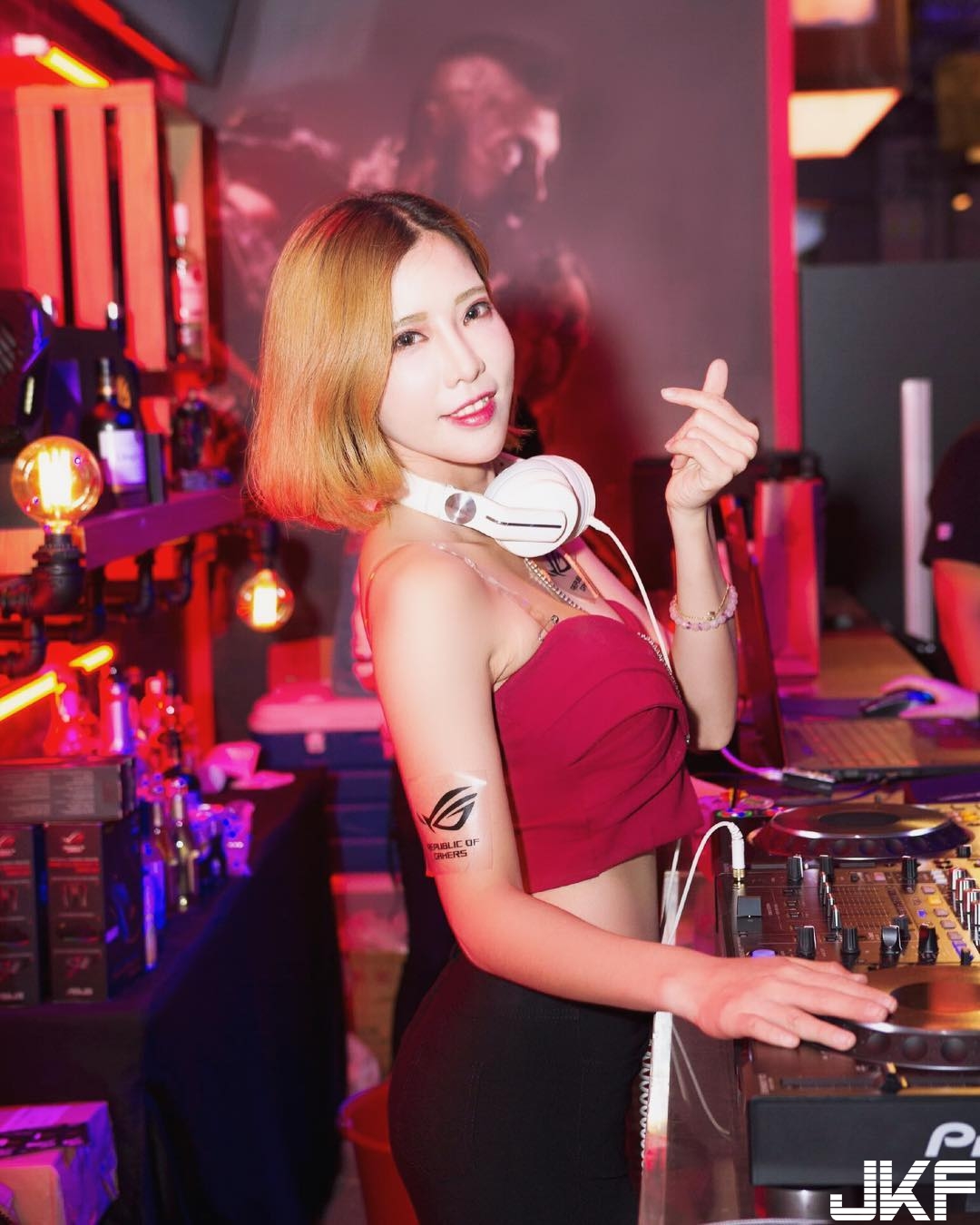 亞洲區百大女DJ「Cyndi 亭瑋」刷盤最惹火！性感抖動炒熱氣氛！