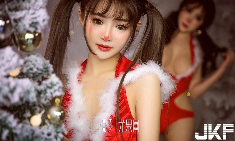 姊妹丼來一發？強國辣模雙拼太惹火，性感小麋鹿「巨乳＋美腿」一次到位！