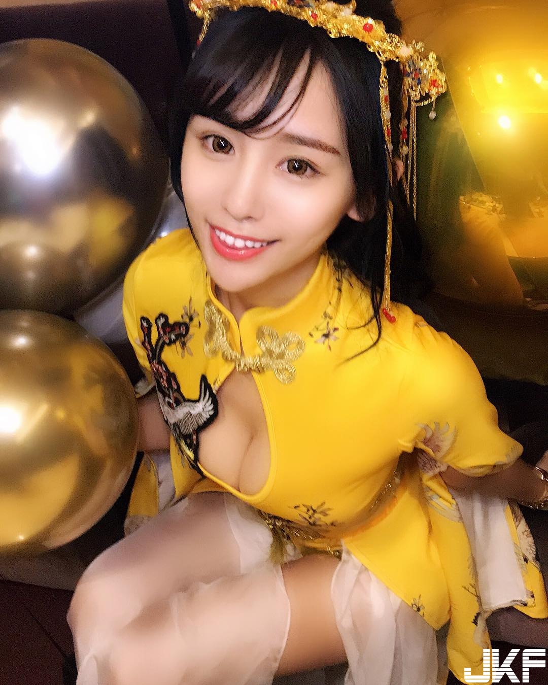 啦啦隊制服也太性感！「正妹直播主」黃媁媁的特製制服就是要讓她成為全場最辣