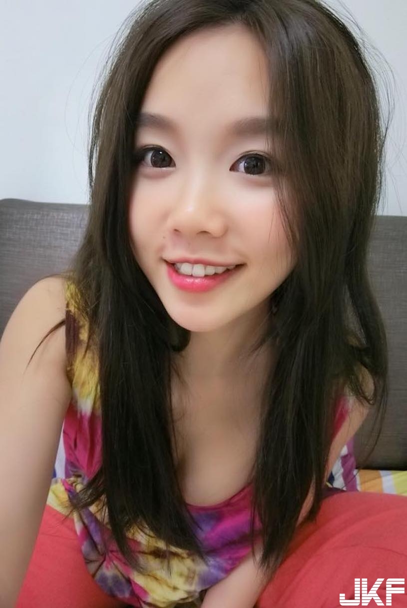 優質蜜大腿！正妹小薇「超棒身型」好有活力，結實腹部線條太完美了！