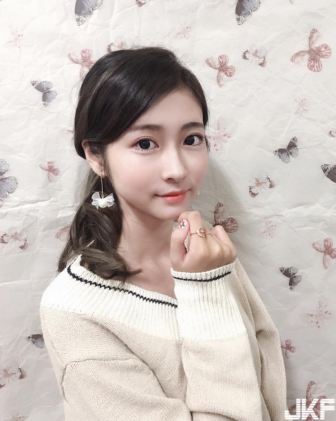 有朝陽就是正！「正妹親善大使」呂亭儀超氣質美妍搭配甜甜笑容，萌殺所有男大生