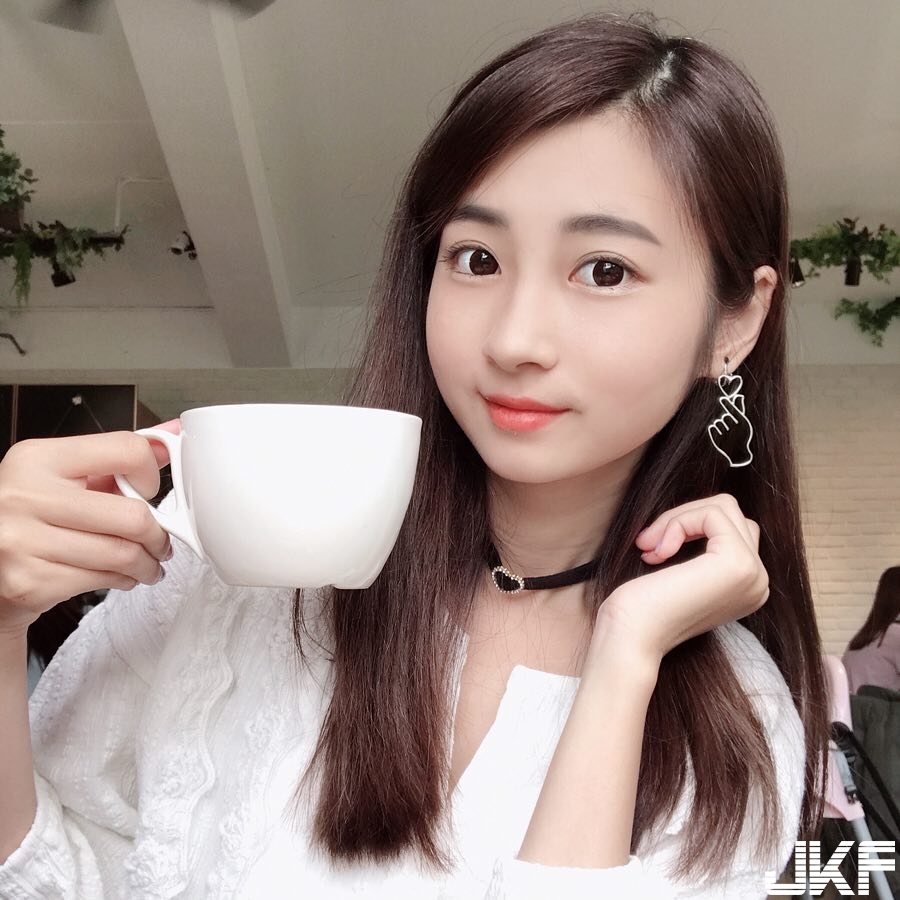 有朝陽就是正！「正妹親善大使」呂亭儀超氣質美妍搭配甜甜笑容，萌殺所有男大生