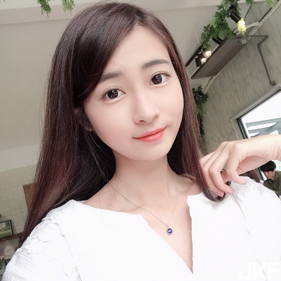 有朝陽就是正！「正妹親善大使」呂亭儀超氣質美妍搭配甜甜笑容，萌殺所有男大生