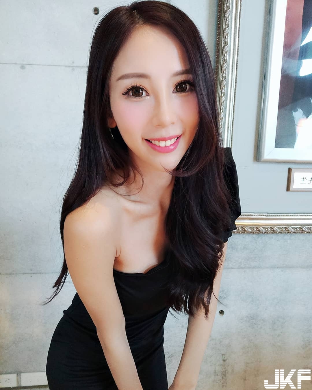 性感迷魂女郎！「翹臀美姬-Tiffany甄馨」緊夾３２Ｄ美彈，老司機看著看著還是迷路啦！