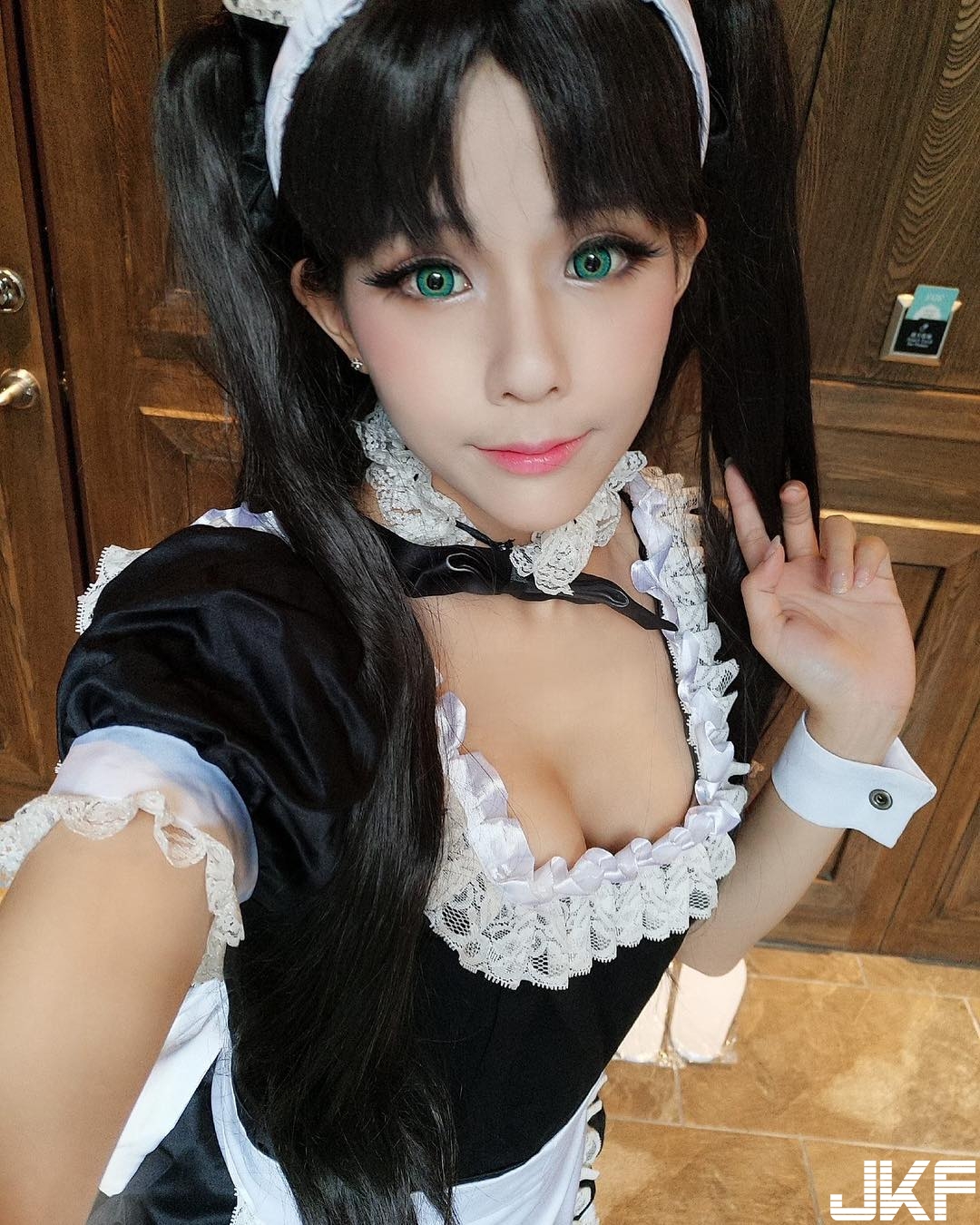 性感Coser「Kameko Lee」卸完妝是小清新　衣服底下隱藏著火辣曲線！