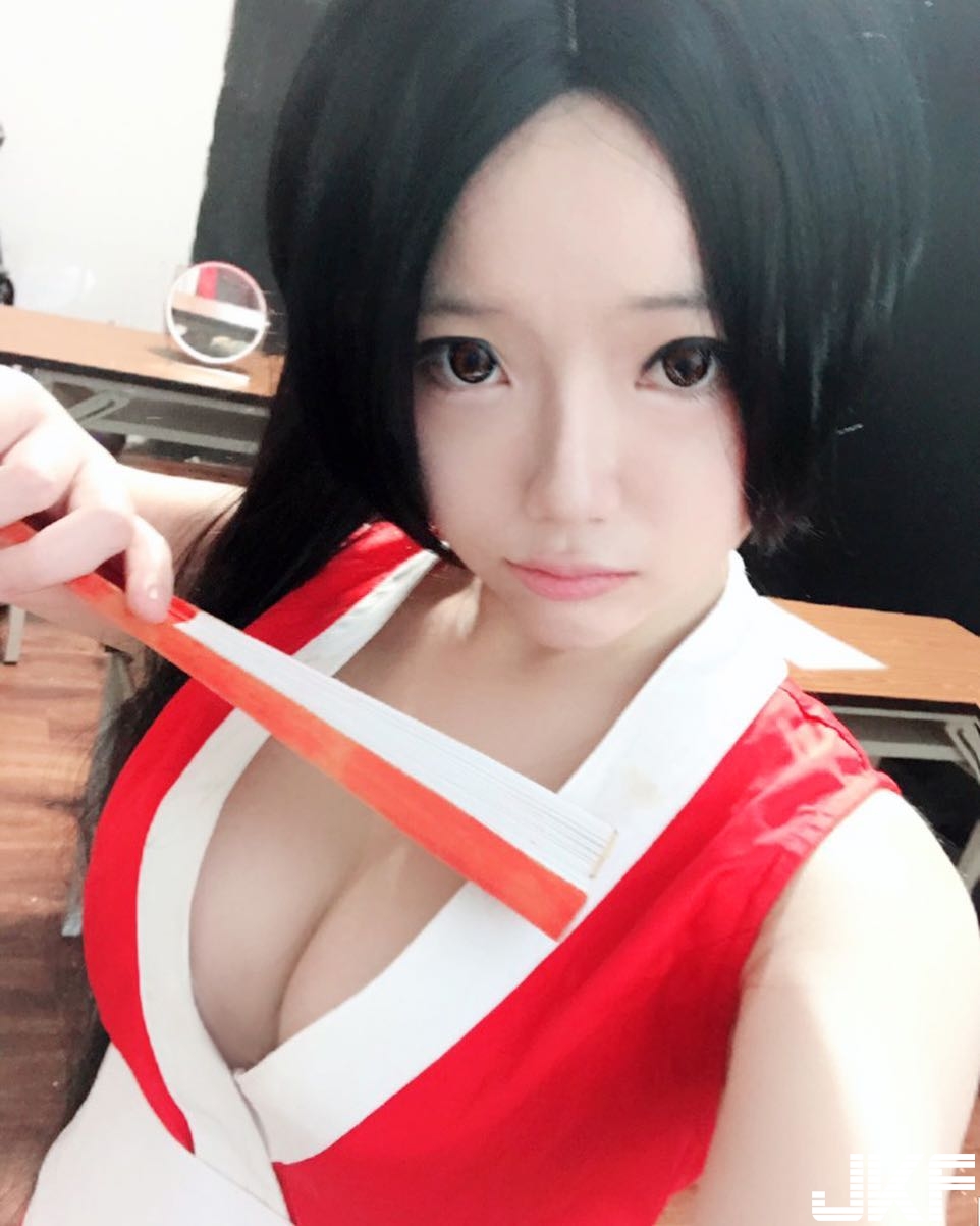 就是要 PRO 級！超萌 Coser「願願 Yuan」的超大雙峰，很難不讓人胡思亂想！