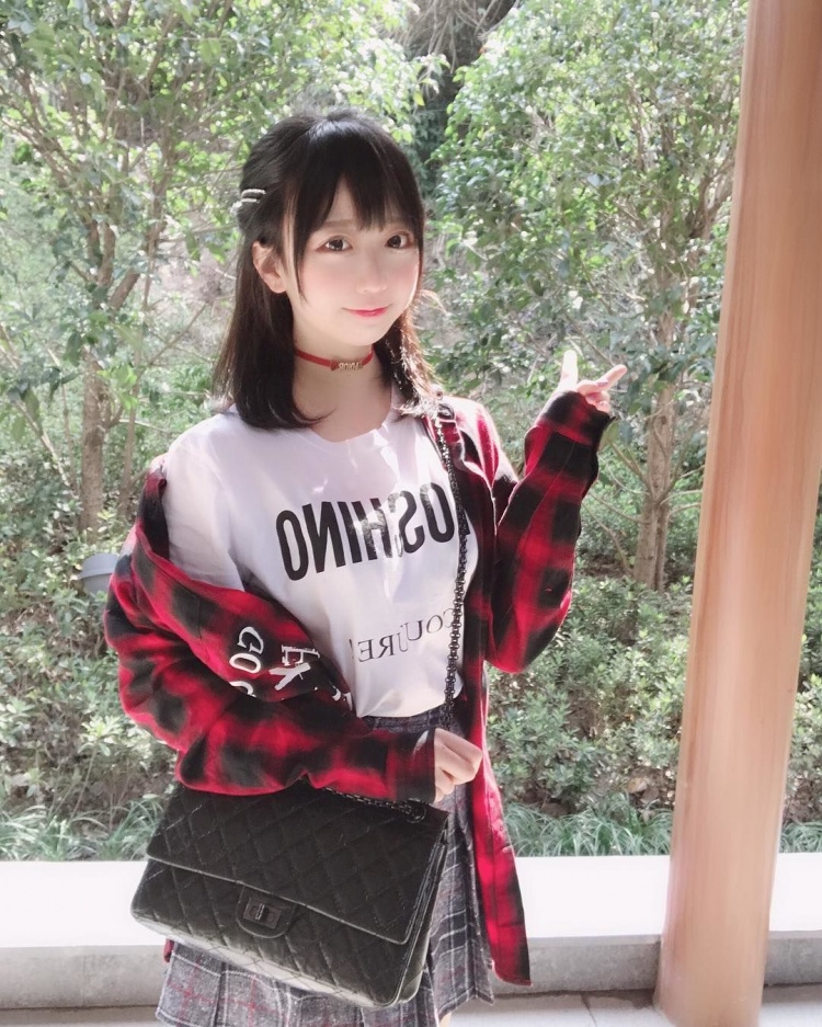 傲人雪乳+燦爛甜笑「小蘿莉Coser」白嫩裸妝生活照引爆動　網啊嘶：心融化了