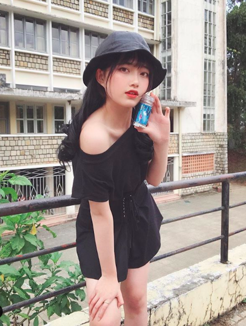 【GG扑克】越南妹vithanhle粉嘟嘟娃娃臉太甜美～小背心下還有大大秘密
