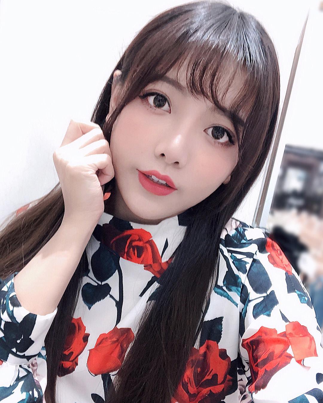 甜美女友系女孩「Iris霍萱」穿越了　貼身旗袍展現完美身材曲線