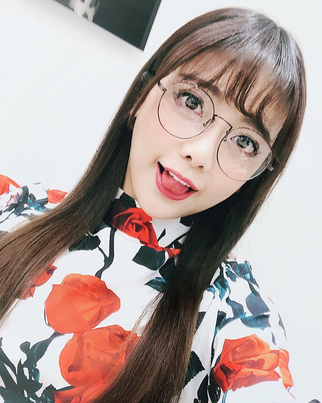 甜美女友系女孩「Iris霍萱」穿越了　貼身旗袍展現完美身材曲線