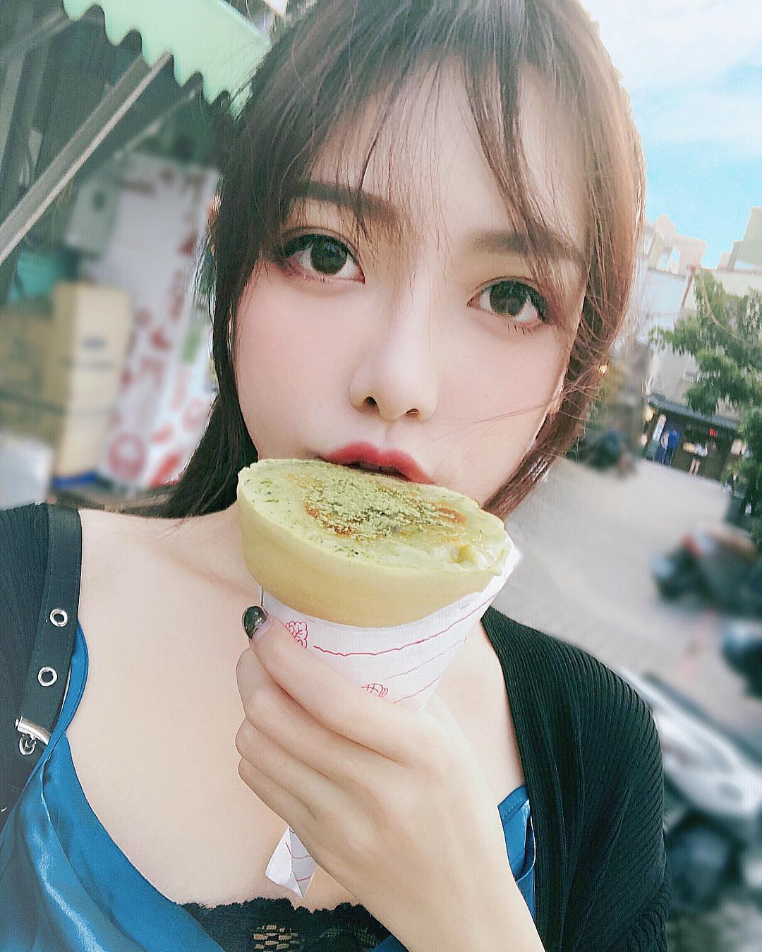 甜美女友系女孩「Iris霍萱」穿越了　貼身旗袍展現完美身材曲線