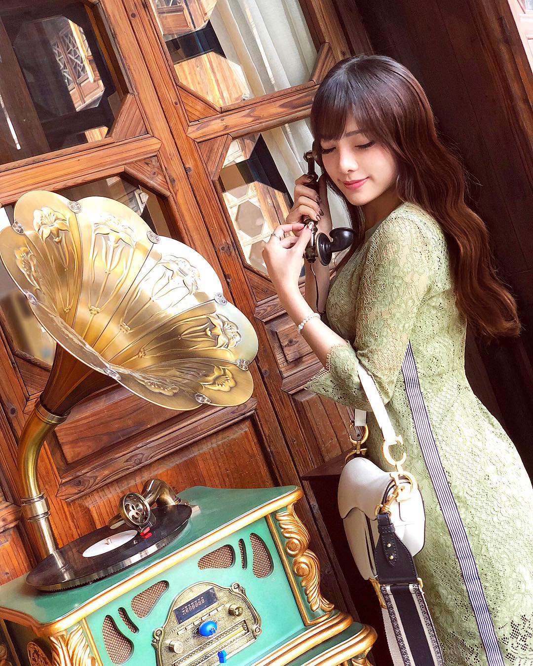 甜美女友系女孩「Iris霍萱」穿越了　貼身旗袍展現完美身材曲線