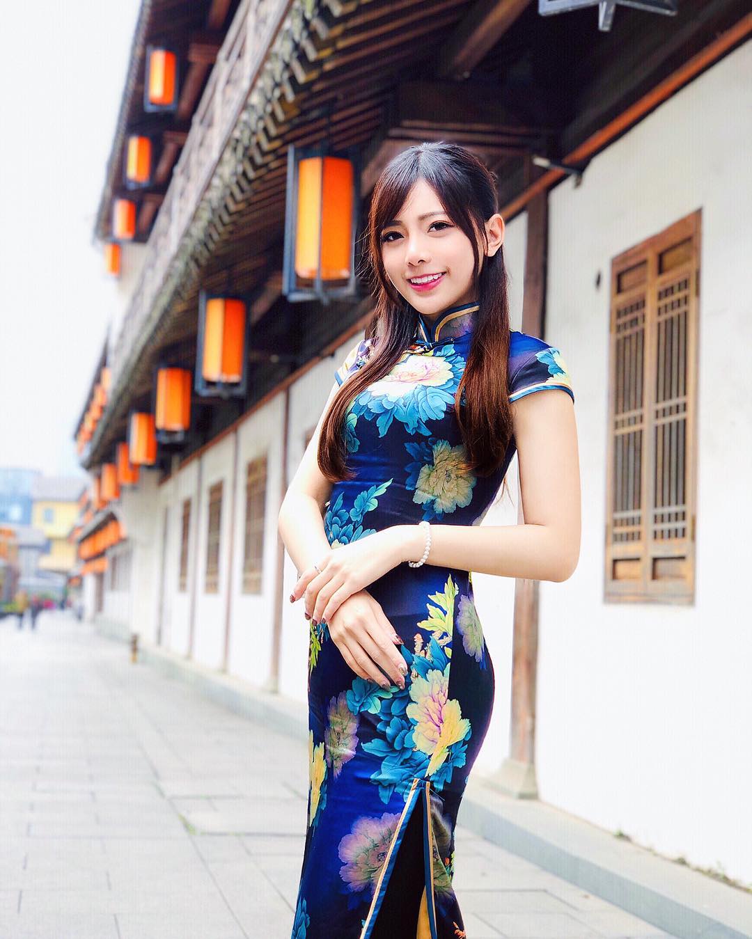 甜美女友系女孩「Iris霍萱」穿越了　貼身旗袍展現完美身材曲線