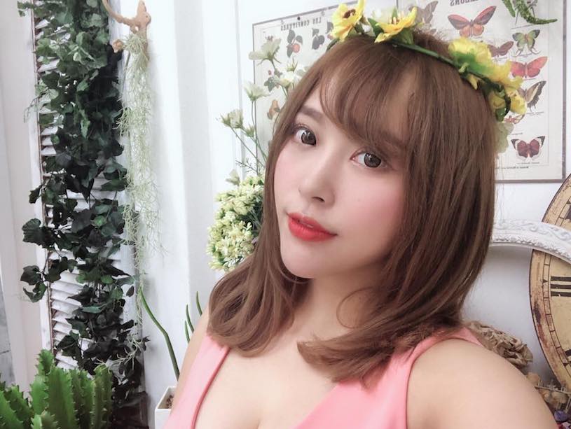 性感甜心小護士「Nori何苔苔」，火辣身材吸引網友每天報到打針！