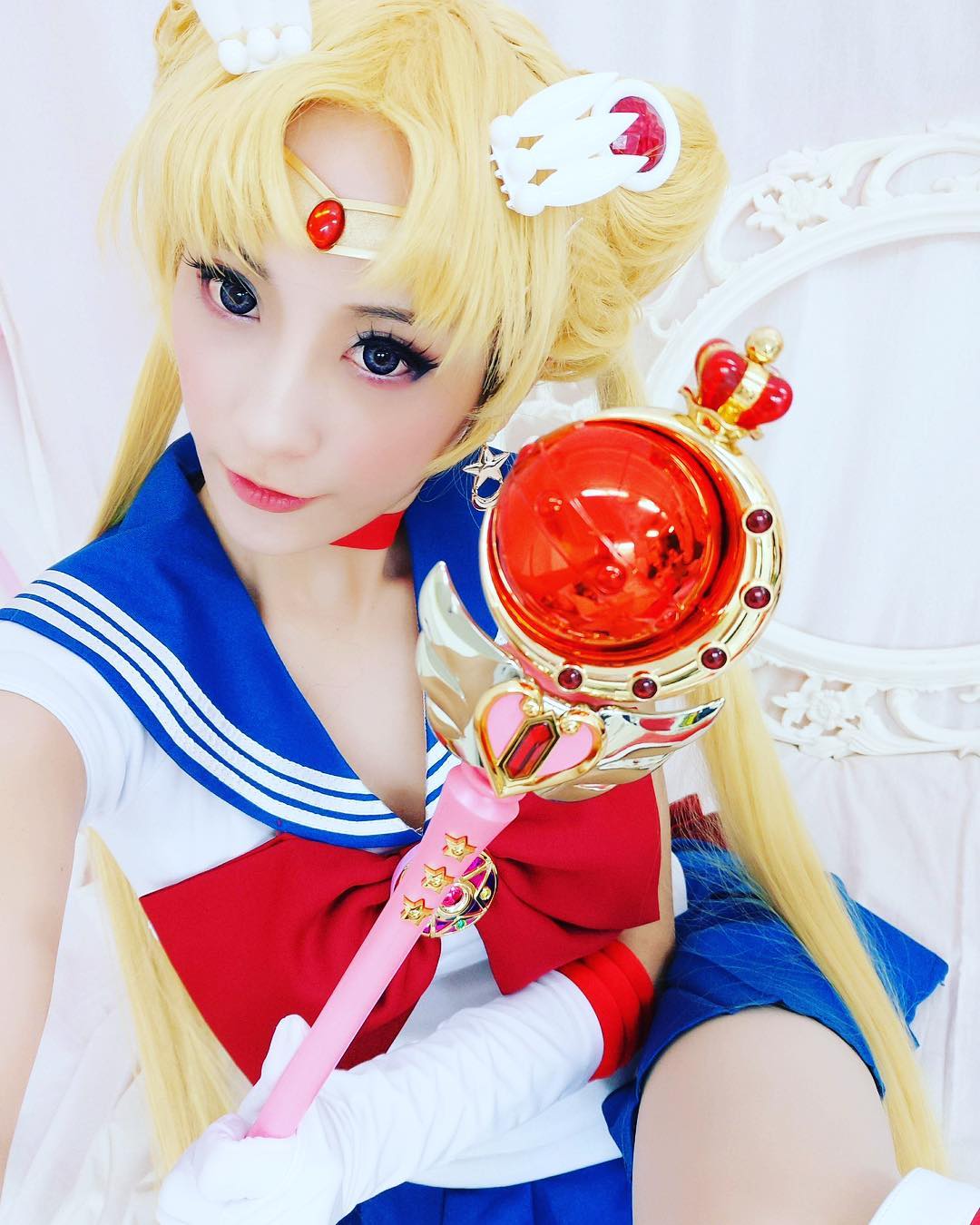 火辣魔術師「王子妃Fay Prince」表演不忘大露美乳，超正Cosplay是真是假分不清！